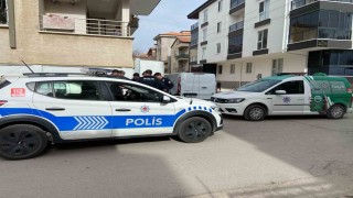Aksaray sokaklarında devriye gezen polis kuş uçurmuyor