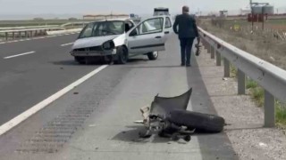 Aksarayda çarpışan otomobillerden birinin tekeri koptu: 3 yaralı