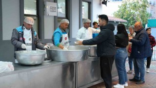 Alanyada 3 noktada günlük 3 bin kişiye iftar sofrası