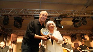 Alanyada Bedia Akartürk rüzgarı esti