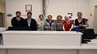 Alanyada sağlık çalışanları 8 Martta unutulmadı