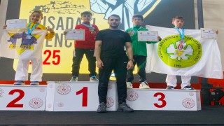 Aliağalı karateciler Kuşadasından 5 madalya ile döndü