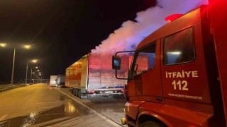 Amasyada kuruyemiş yüklü TIRın dorsesinde korkutan yangın