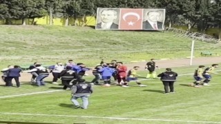 Amatör maçta futbolcular basın mensuplarına saldırdı