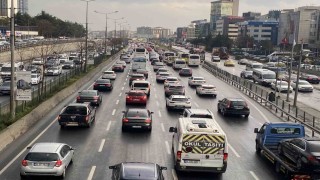 Anadolu Yakasında haftanın son iş gününde trafik yoğunluğu yaşandı