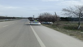 Ankarada kontrolden çıkan araç şarampole uçtu: 3 yaralı