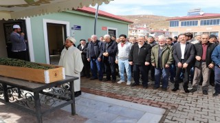 Annesinin tabutu başında kalp krizi geçiren kadın hayatını kaybetti