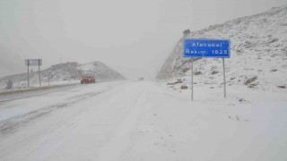 Antalya-Konya kara yolunda kar yağışı