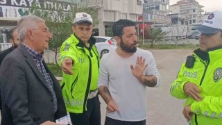 Antalyada 3 araçlı zincirleme kazada yara almayan sürücüler arasındaki kavgayı vatandaşlar ayırdı