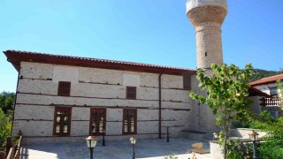 Antalyada 600 yıllık Sarıhacılar Camisi, restorasyon sırasında alınan eserlerin iadesini bekliyor