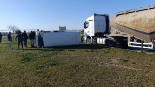 Antalyada beton mikseri kamyonetle çarpıştı: 1 yaralı