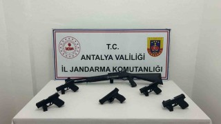 Antalyada ruhsatsız silah operasyonun: 2 gözaltı