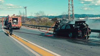 Antalyada seyir halindeki otomobilde yangın