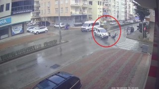 Araçla çarpışan motosikletin sürücüsü yola savruldu