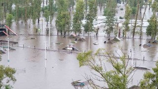 Arjantinde sel: 6 ölü