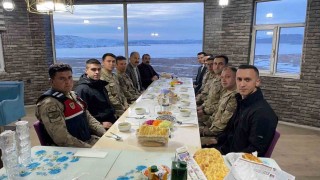 Arpaçay Kaymakamı Akköz, iftarda jandarma ile buluştu