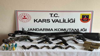 Arpaçayda çok sayıda silah ve mühimmat ele geçirildi
