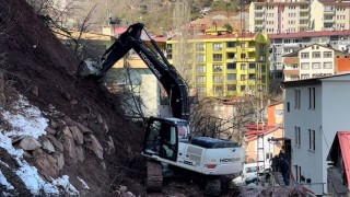 Artvinde heyelan sonrası ekipler çalışmalarına başladı