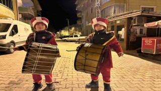 Artvinlileri sahura minik davulcular uyandırdı