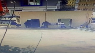 Ataşehirde polis merkezinde arbede: Kadın şahıs polis memuruna saldırdı