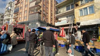 Aydında ev yangını: Yangında mahsur kalan 3 kişi esnafın yardımıyla kurtarıldı