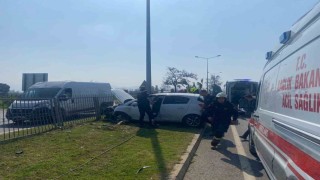 Aydında otomobil refüje çıktı: 1 yaralı