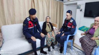 Aydında yaşlı çınarlar unutulmuyor