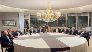 Aydının vekilleri yaklaşık 10 yıl sonra 1 eksikle aynı karede fotoğraf verebildi