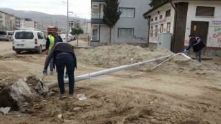 Aydınlatma direği üzerine düşen işçi yaralandı