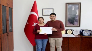 Aynı hastanede görev yaptığı doktor oğlundan Teşekkür Belgesi aldı