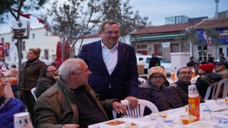 Ayvalıkın Cunda Adasındaki iftara binlerce vatandaş katıldı
