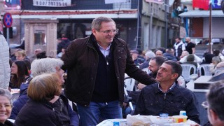 Ayvalıkta belediyenin verdiği iftara binlerce kişi katıldı