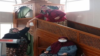 Babaeskide köylü kadınlar cami temizledi