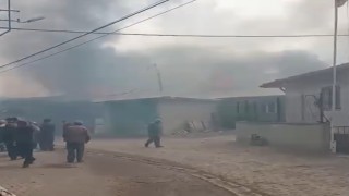 Bacadan çıkan yangın ahır ve samanlığı küle çevirdi