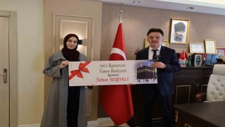 Bafrada umre çekilişinin kazananı belli oldu