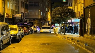 Bağcılarda motosikleti şüpheliler iki kişiye silahlı saldırı düzenledi: 1 ölü, 1 yaralı