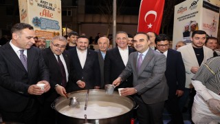 Bakan Kacır, Sultangazi Belediyesi Ramazan çadırını ziyaret etti