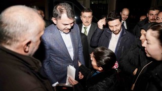 Bakan Kurum, depremde ailesini kaybeden Malatyalı Ömer Gürbüzü ziyaret etti
