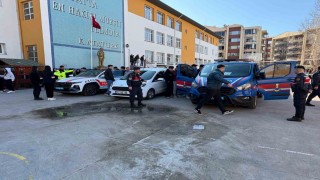 Balıkesirde lise öğrencilerine Jandarma ve Sahil Güvenlik Akademisi tanıtıldı