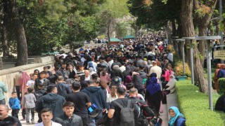 Balıklıgöl bayramın 2nci gününde ziyaretçi akınına uğradı