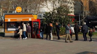 Bandırmada uygun fiyatlı pide için uzun kuyruklar oluştu