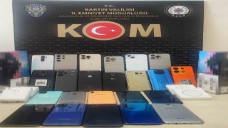 Bartında gümrük kaçağı cep telefonları ele geçirildi