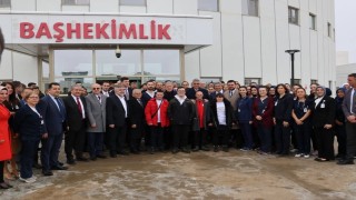 Başhekim Özcandan Bakan Memişoğluna anlamlı hediye