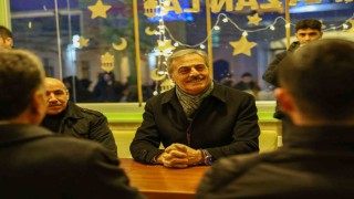 Başkan Alemdar, iftarını gençlerle birlikte açtı: Her zaman yanınızdayız