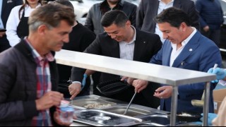Başkan Aras ve Başkan Ünlü, Marmariste binlerce kişiyle iftar yaptı
