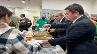 Başkan Aydın vatandaşlara iftar yemeği dağıttı