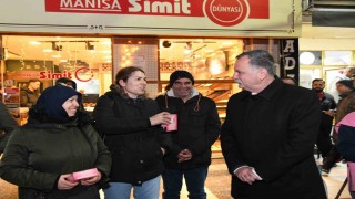 Başkan Balabandan işçi servisi bekleyen kadınlara anlamlı ziyaret