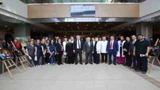 Başkan Bozbeyden doktorlara anlamlı ziyaret