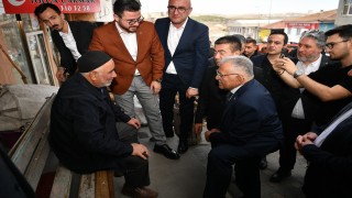 Başkan Büyükkılıçtan Bünyanlı çiftçilere tohum dikme makinesi desteği