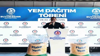 Başkan Çavuşoğlu üreticinin yüzünü güldürmeye devam ediyor